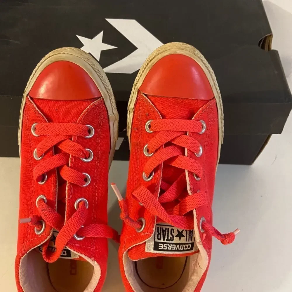 Converse‎ youth size 1 hot pink